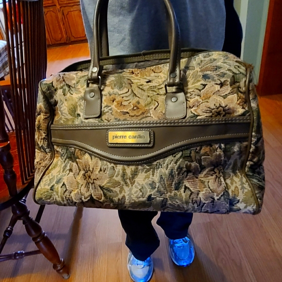 Pierre Cardin Handbags - Pierre Cardin Tote hand bag